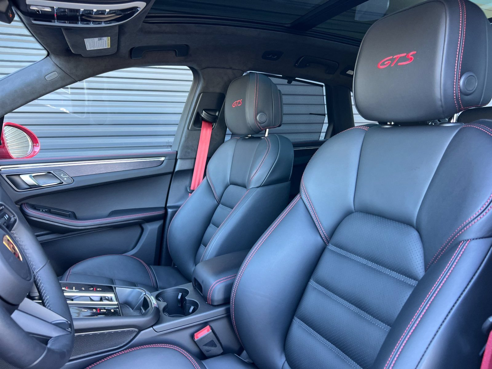 Certified 2026 Porsche Macan GTS AWD/4WD image 6