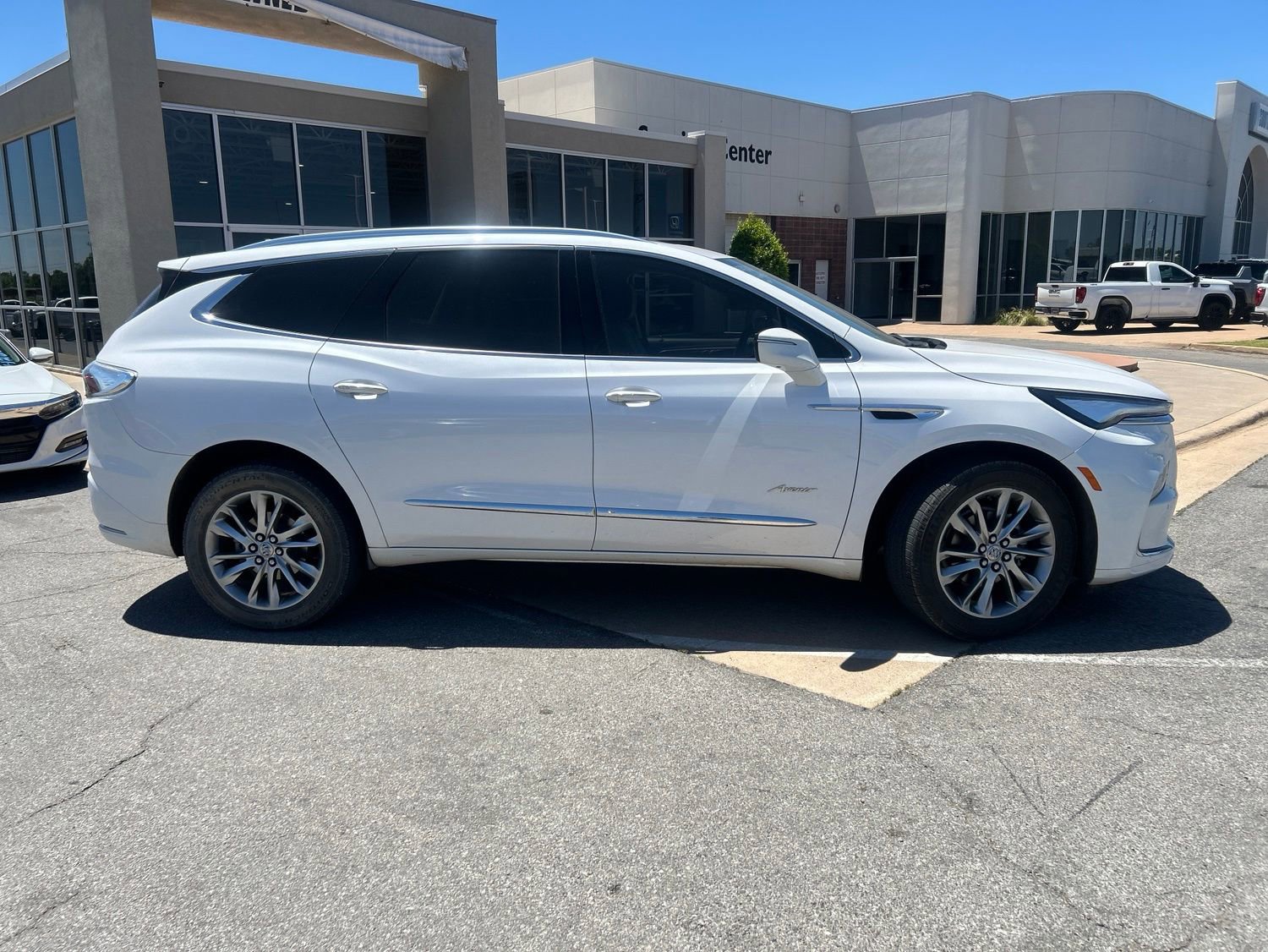 Used 2023 Buick Enclave Avenir w/ Avenir Technology Package FWD image 4
