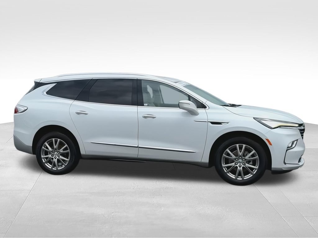 Used 2023 Buick Enclave Essence w/ Experience Buick Package AWD/4WD image 9