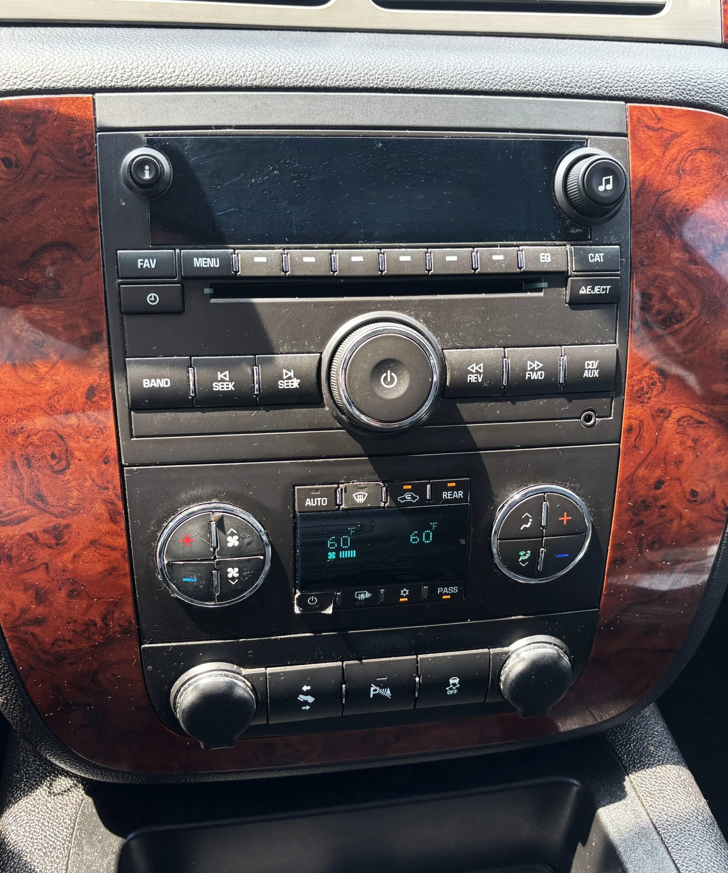 Used 2014 Chevrolet Tahoe LT w/ Luxury Package AWD/4WD image 26