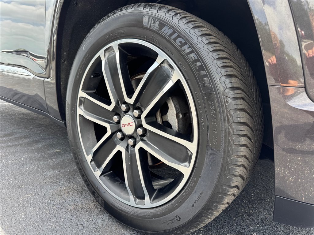 Used 2017 GMC Acadia Denali w/ Technology Package FWD image 9