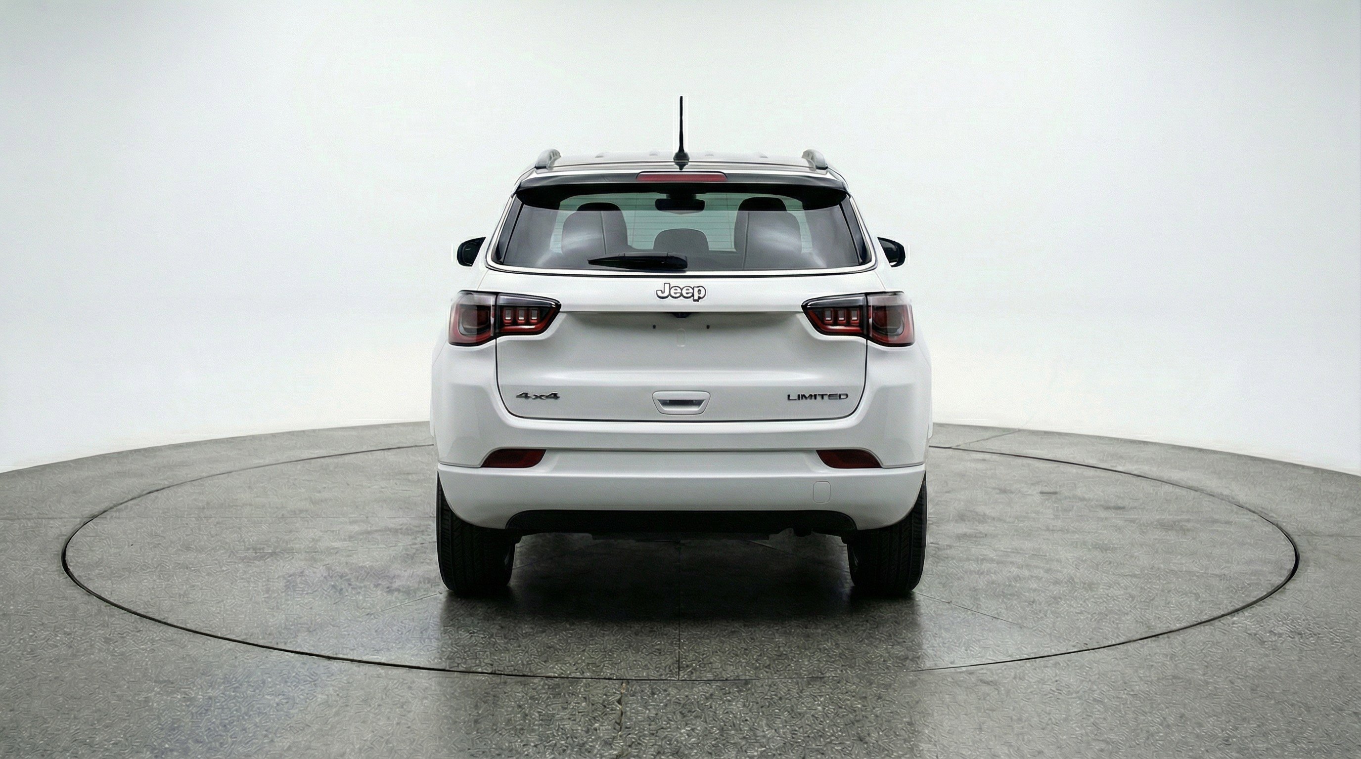 Used 2025 Jeep Compass Trailhawk AWD/4WD image 7