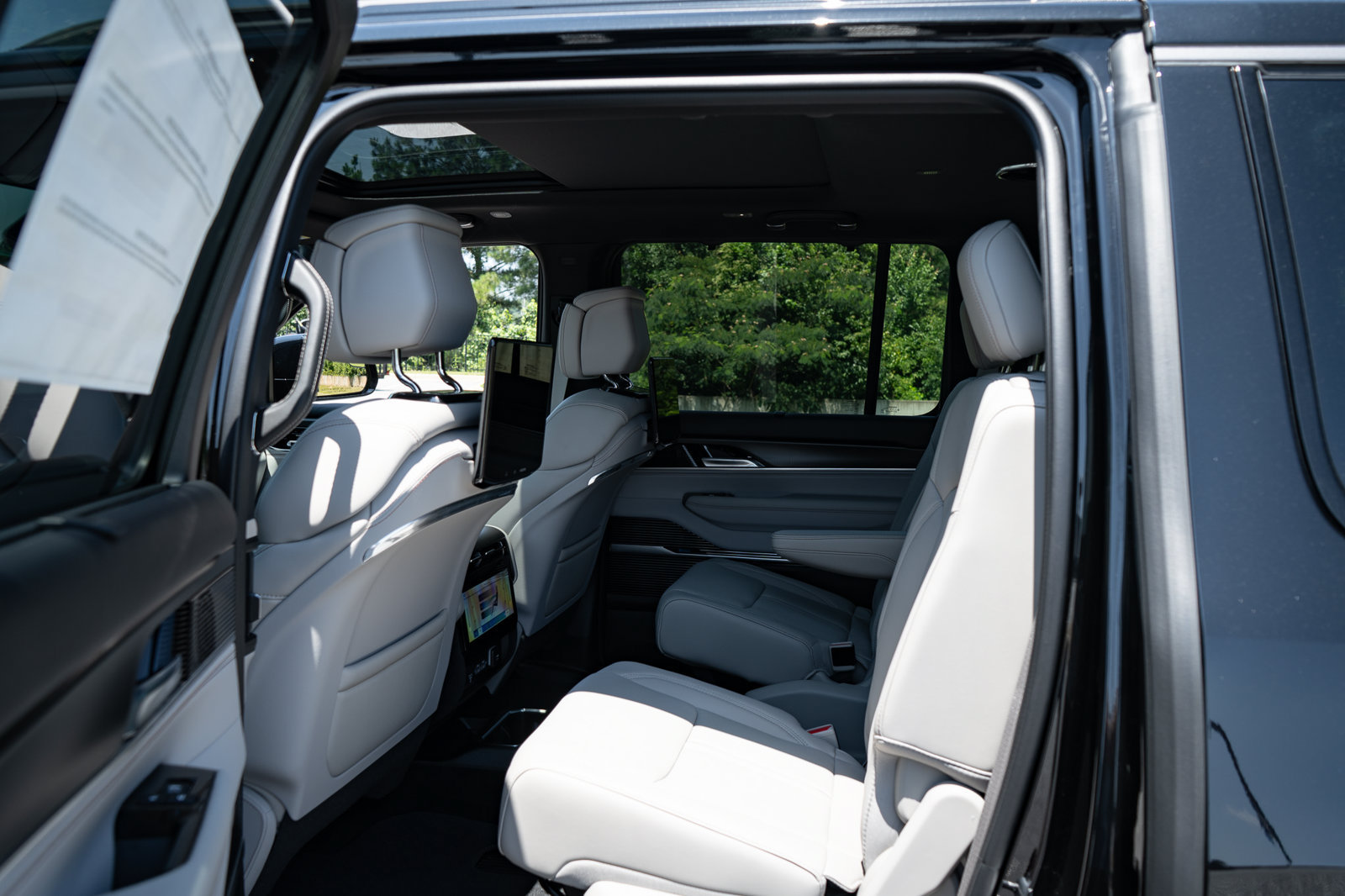 New 2026 Jeep Grand Wagoneer Summit w/ Rear Seat Video Group I AWD/4WD image 34