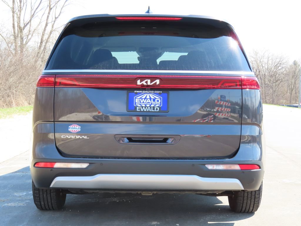 Used 2023 Kia Carnival LX FWD image 12