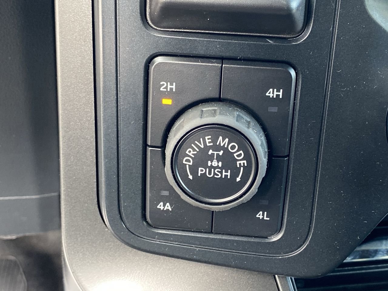 Used 2025 Ford F150 Lariat w/ Equipment Group 501A Mid image 25