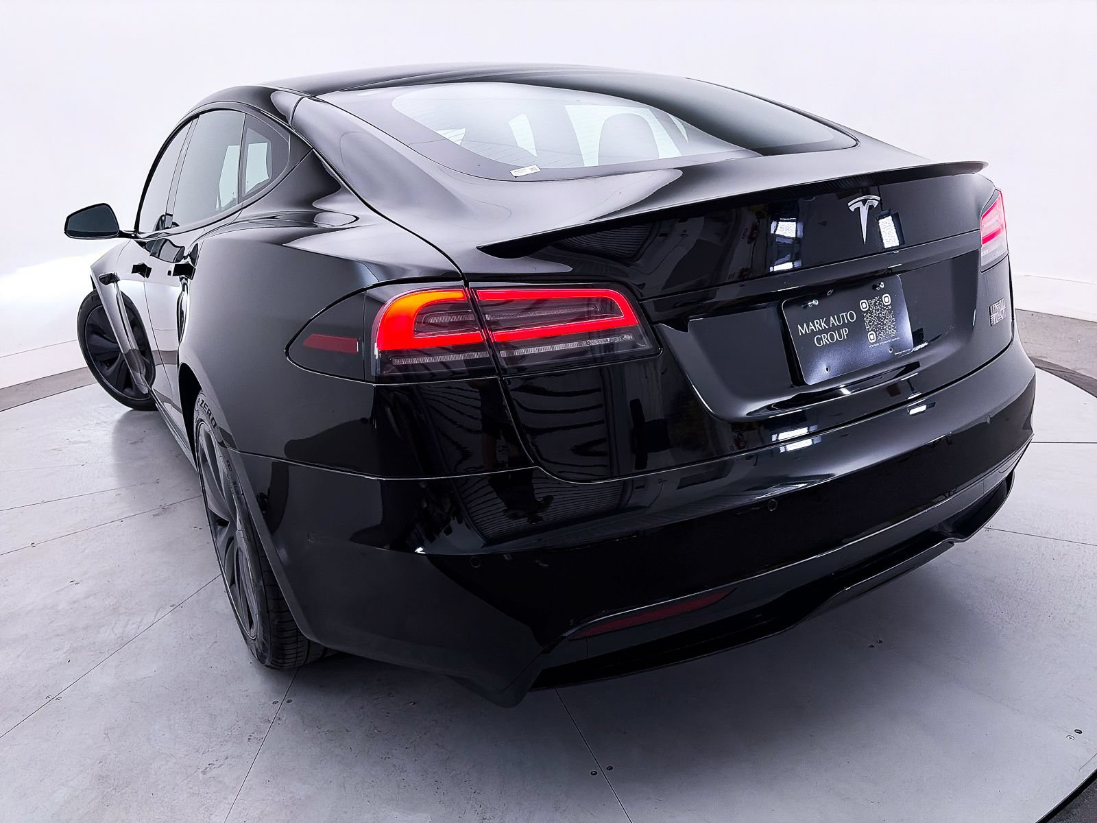 Used 2022 Tesla Model S Plaid AWD/4WD image 4