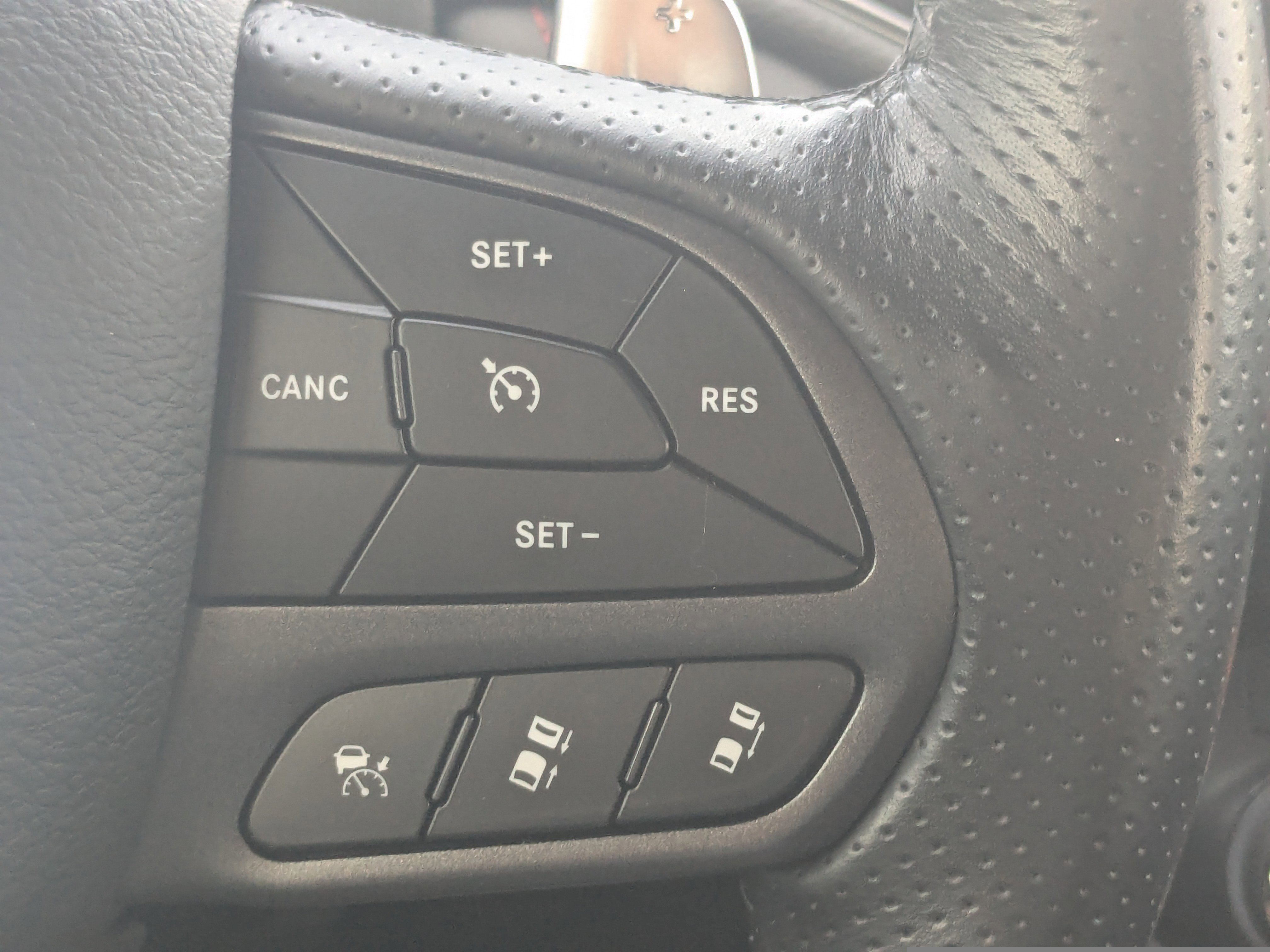 Used 2023 Dodge Durango R/T image 32