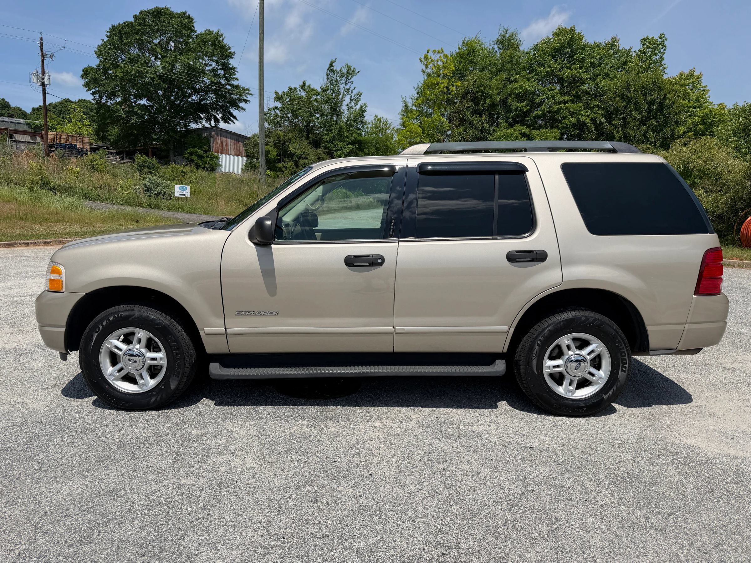 Used 2005 Ford Explorer Sport XLT RWD image 2