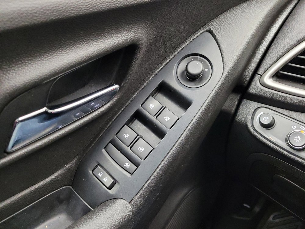 Used 2017 Chevrolet Trax LS FWD image 27