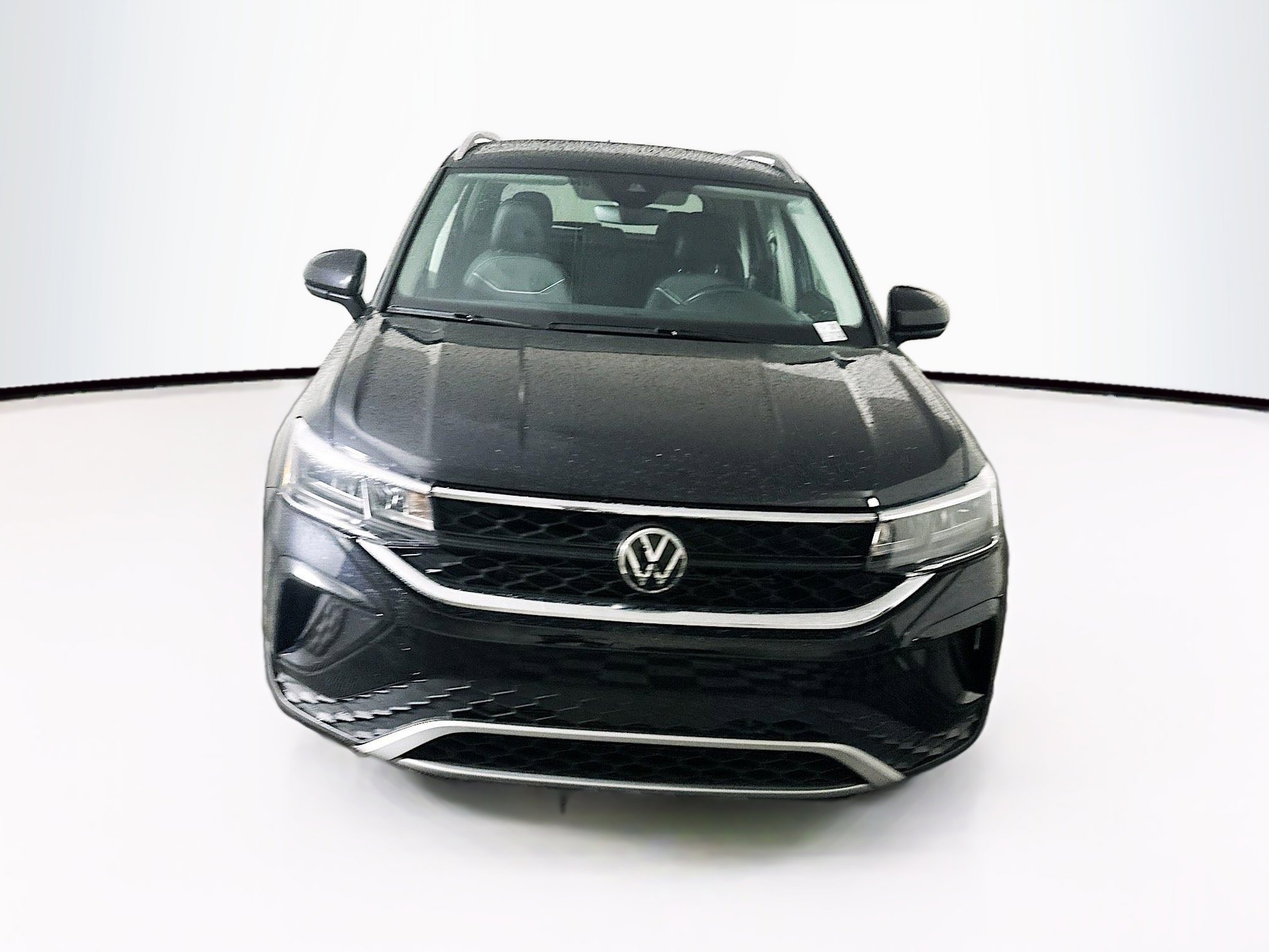 Used 2024 Volkswagen Taos SE image 2