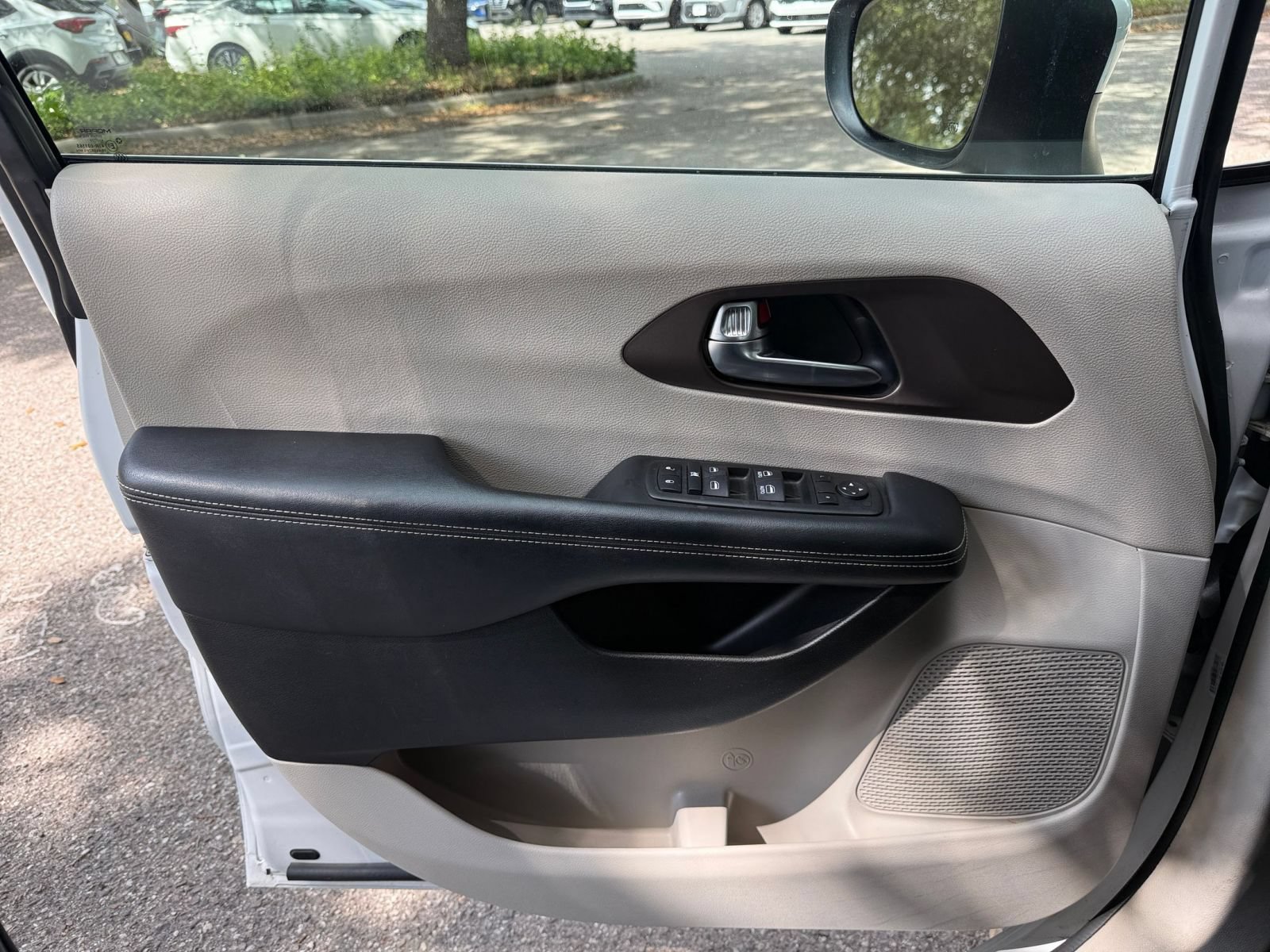 Used 2023 Chrysler Voyager LX FWD image 18