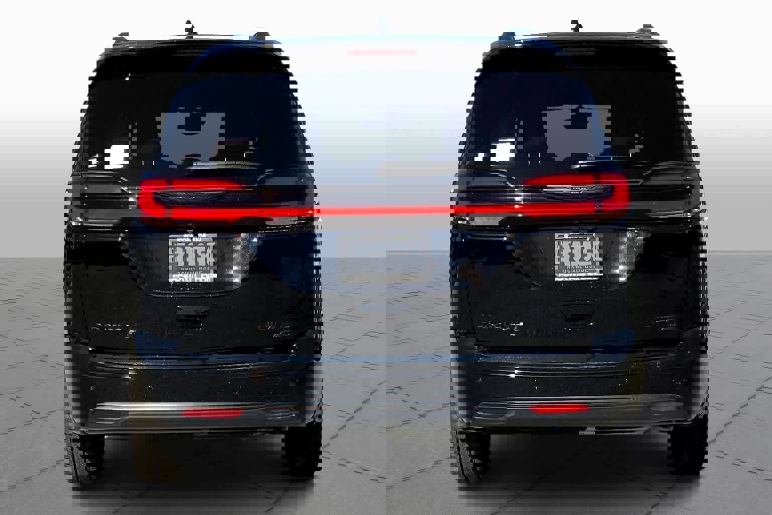 New 2026 Chrysler Pacifica Limited image 5