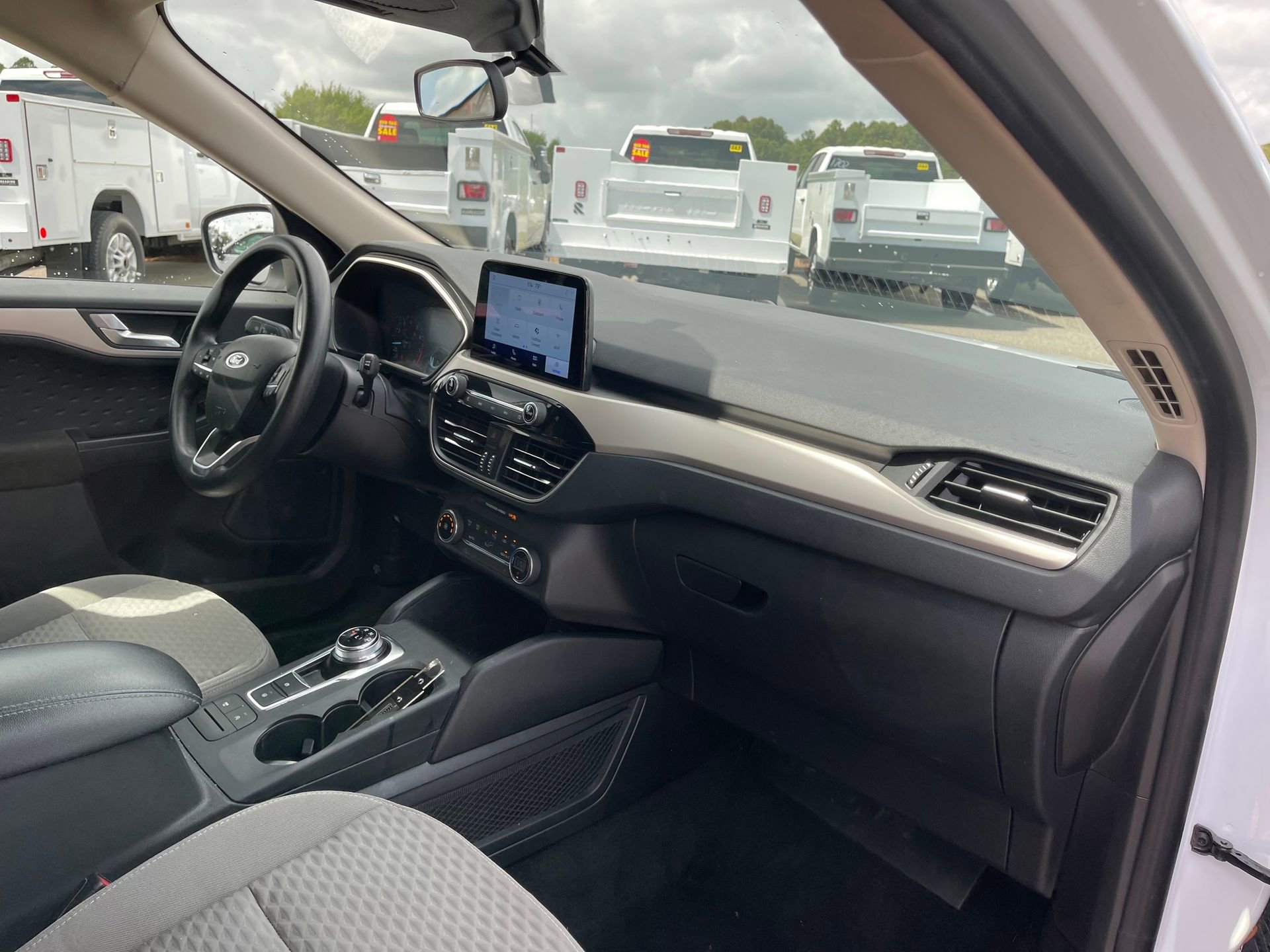 Used 2020 Ford Escape SE image 26