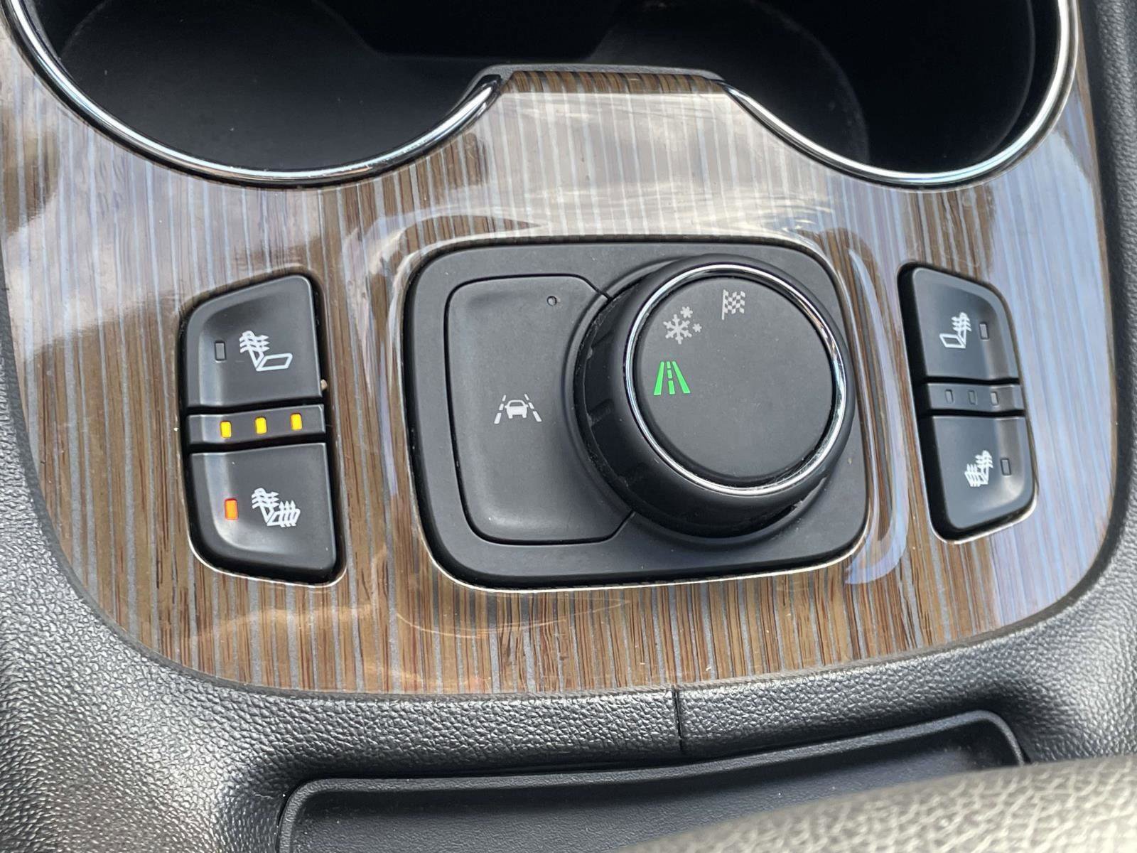 Used 2023 GMC Acadia SLE w/ Driver Convenience Package image 11