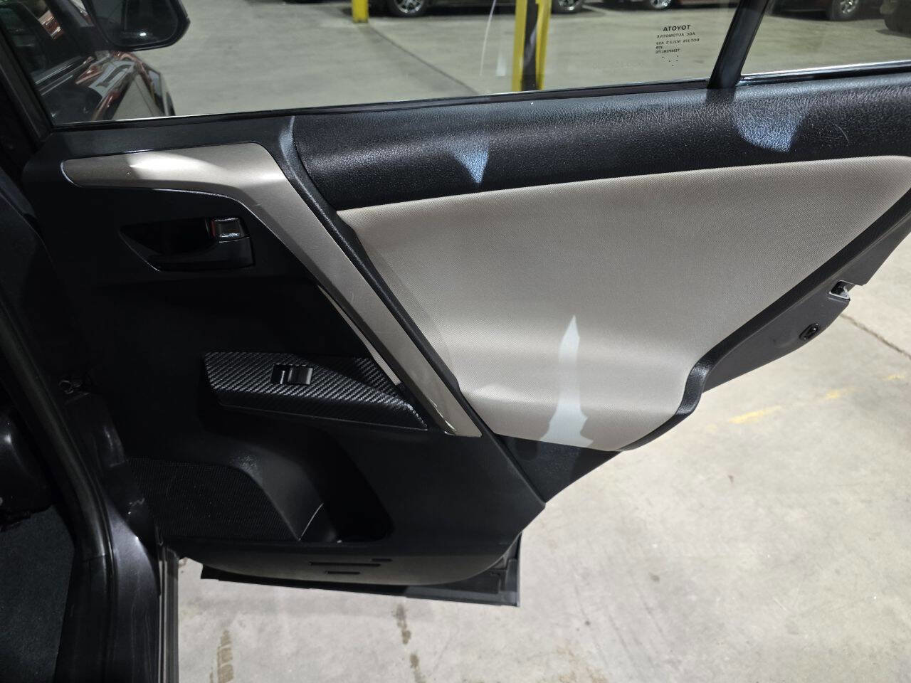 Used 2015 Toyota RAV4 LE image 30