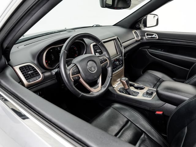 Used 2017 Jeep Grand Cherokee Limited w/ Luxury Group II AWD/4WD image 4