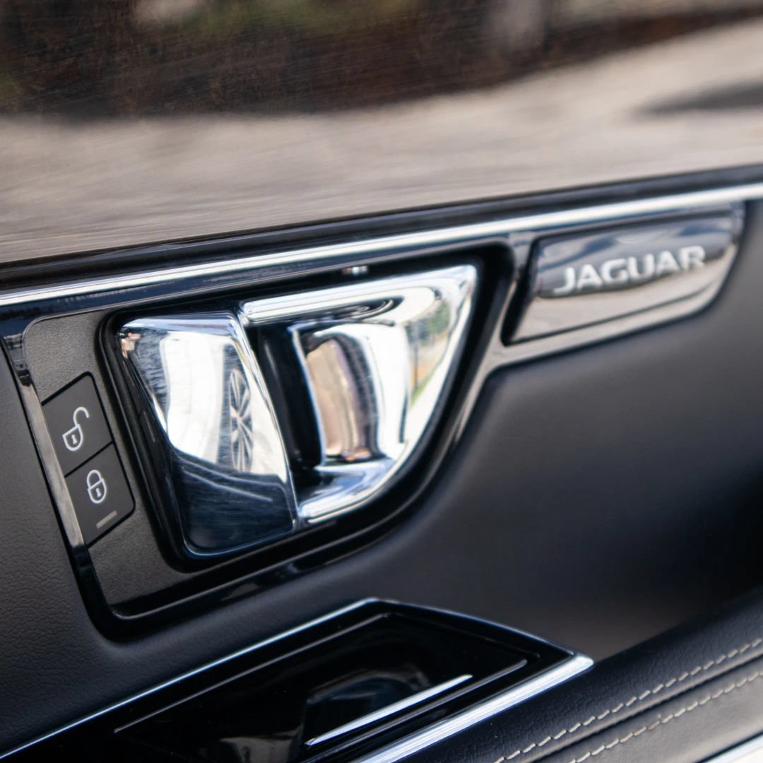 Used 2019 Jaguar XJ L Portfolio RWD image 24
