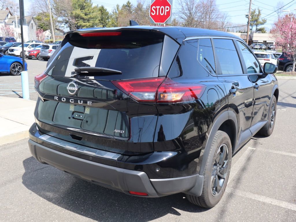 Certified 2025 Nissan Rogue SV image 5
