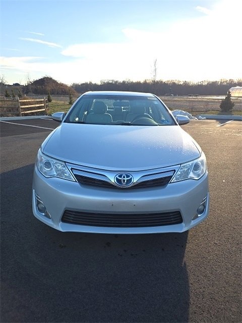 Used 2014 Toyota Camry Hybrid image 2