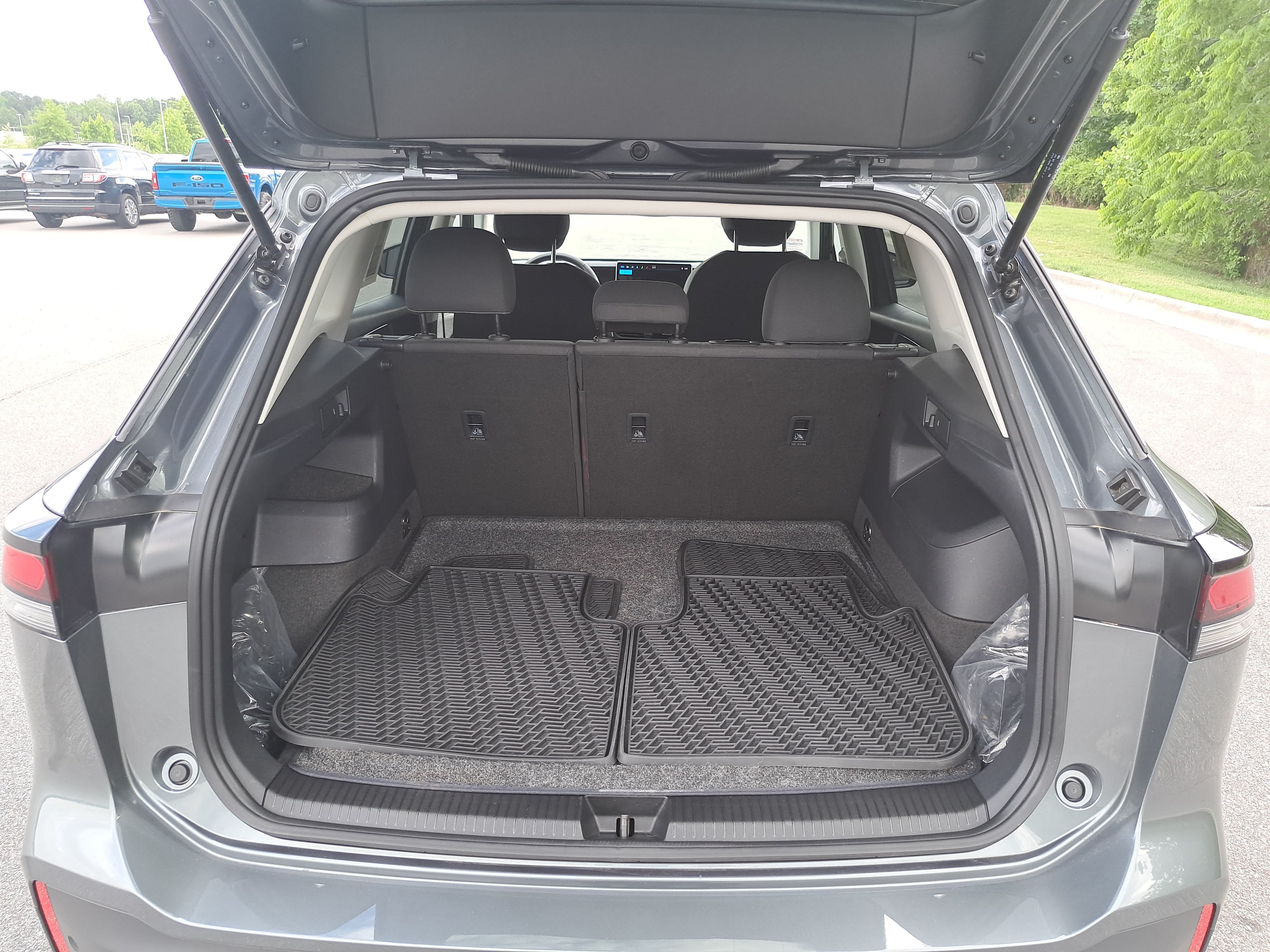 Certified 2025 Volkswagen Tiguan S AWD/4WD image 12