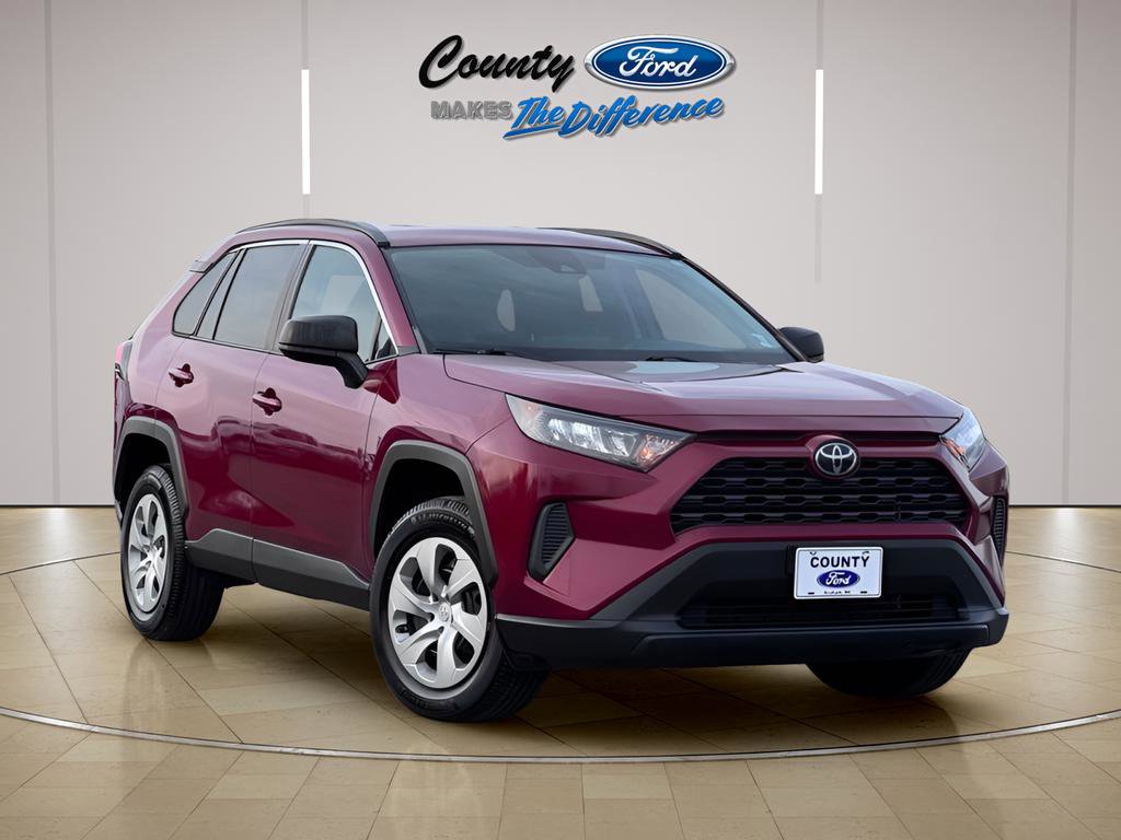 Used 2020 Toyota RAV4 LE image 1