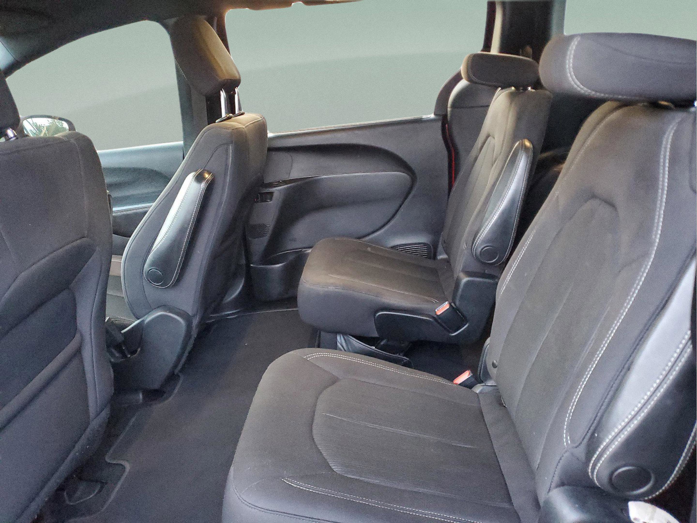 Used 2020 Chrysler Pacifica Touring w/ S Appearance Package FWD image 6