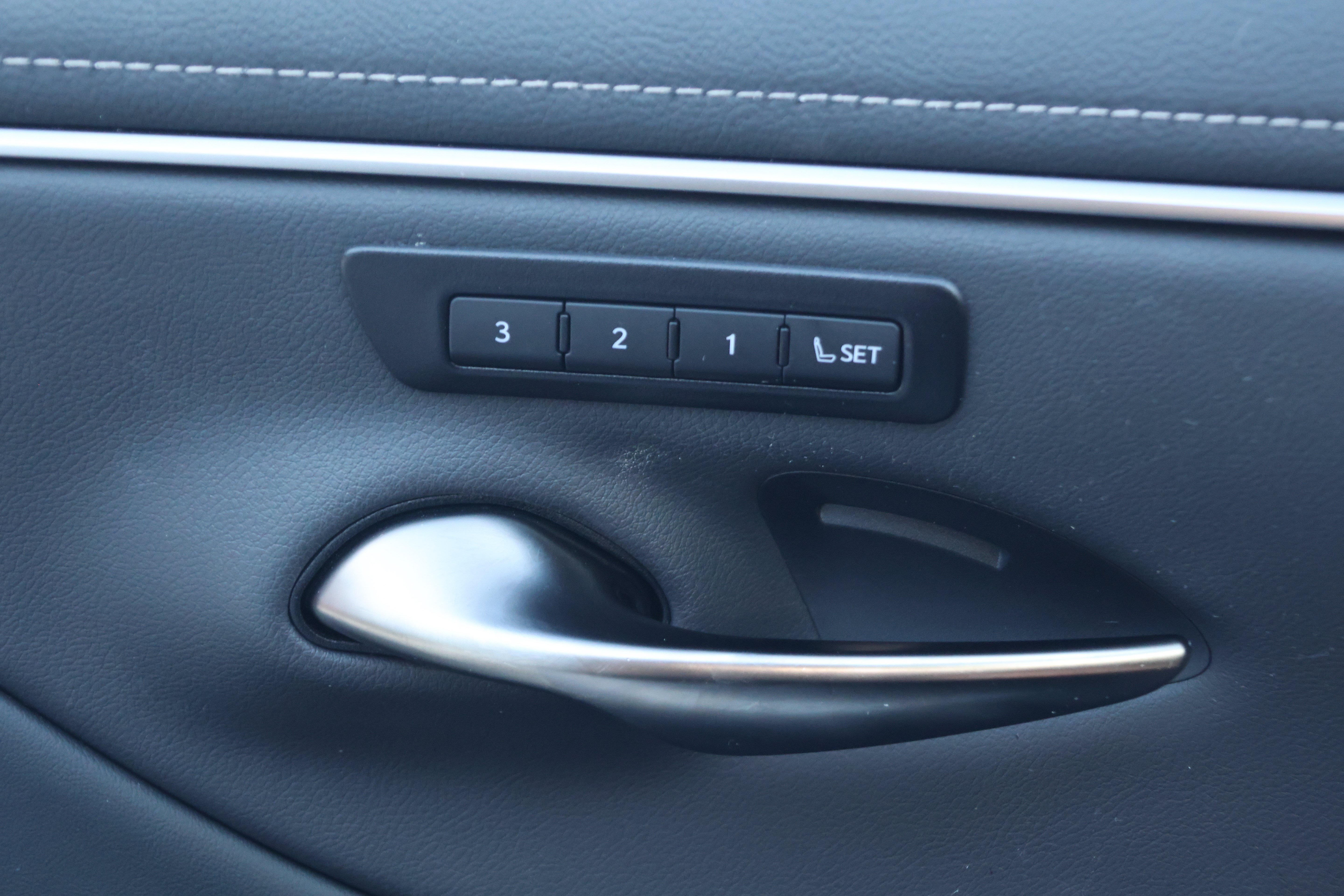 Certified 2025 Lexus ES 300h w/ Premium Package FWD image 13