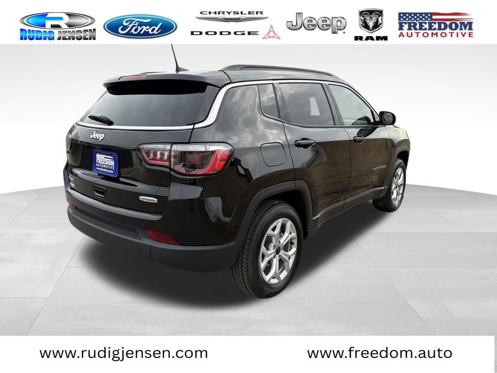 Used 2025 Jeep Compass Latitude w/ Sun & Sound Group image 5