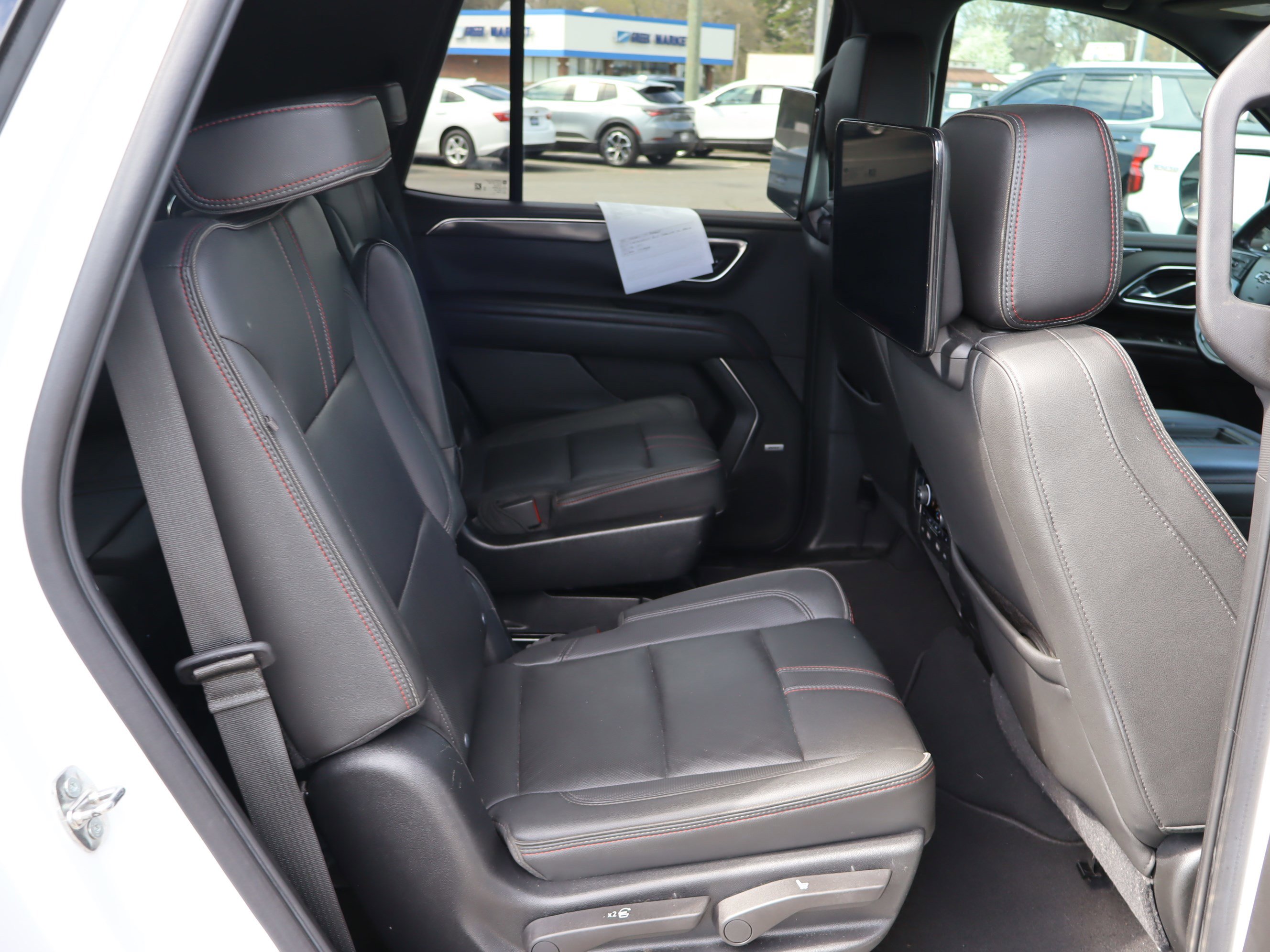 Used 2021 Chevrolet Tahoe RST w/ Luxury Package image 38