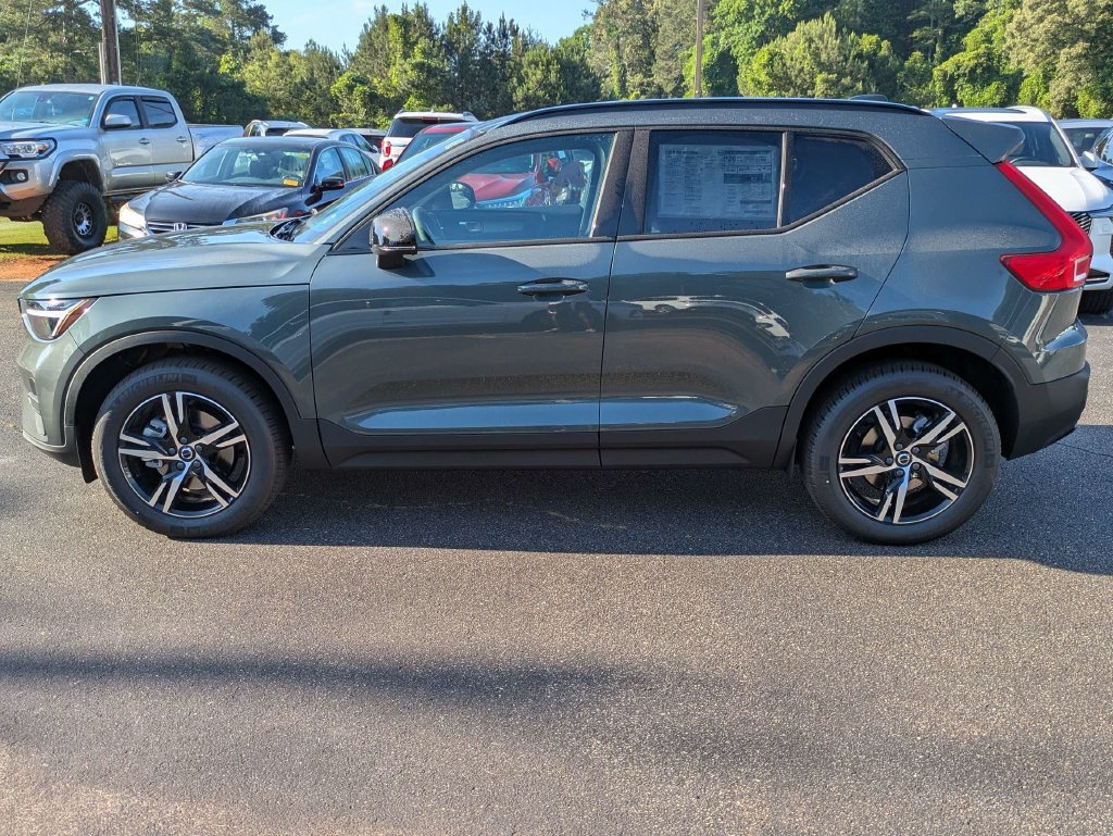 New 2026 Volvo XC40 B5 Core AWD/4WD image 3