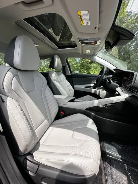 Certified 2025 Hyundai Elantra Limited FWD image 22