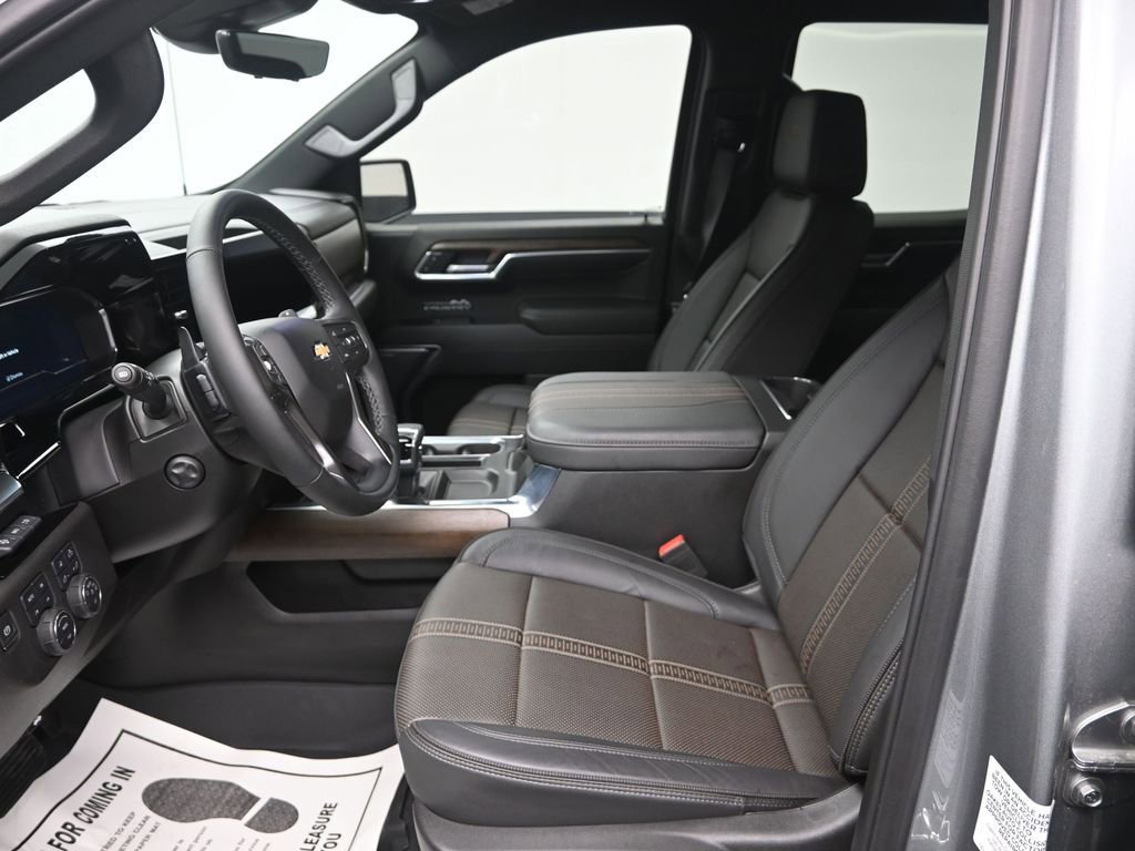 Used 2025 Chevrolet Silverado 1500 High Country w/ Technology Package image 16