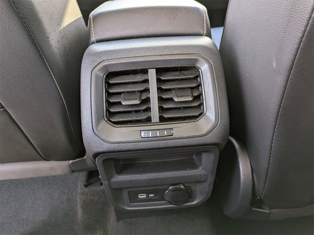 Used 2024 Volkswagen Tiguan SE image 30