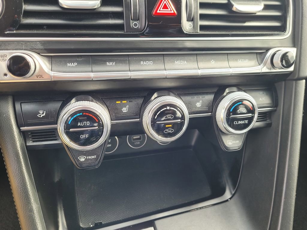 Used 2023 Genesis G70 2.0T image 20