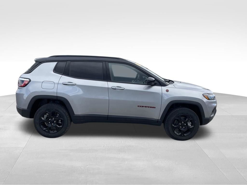 Used 2024 Jeep Compass Trailhawk w/ Trailhawk Convenience Group image 17