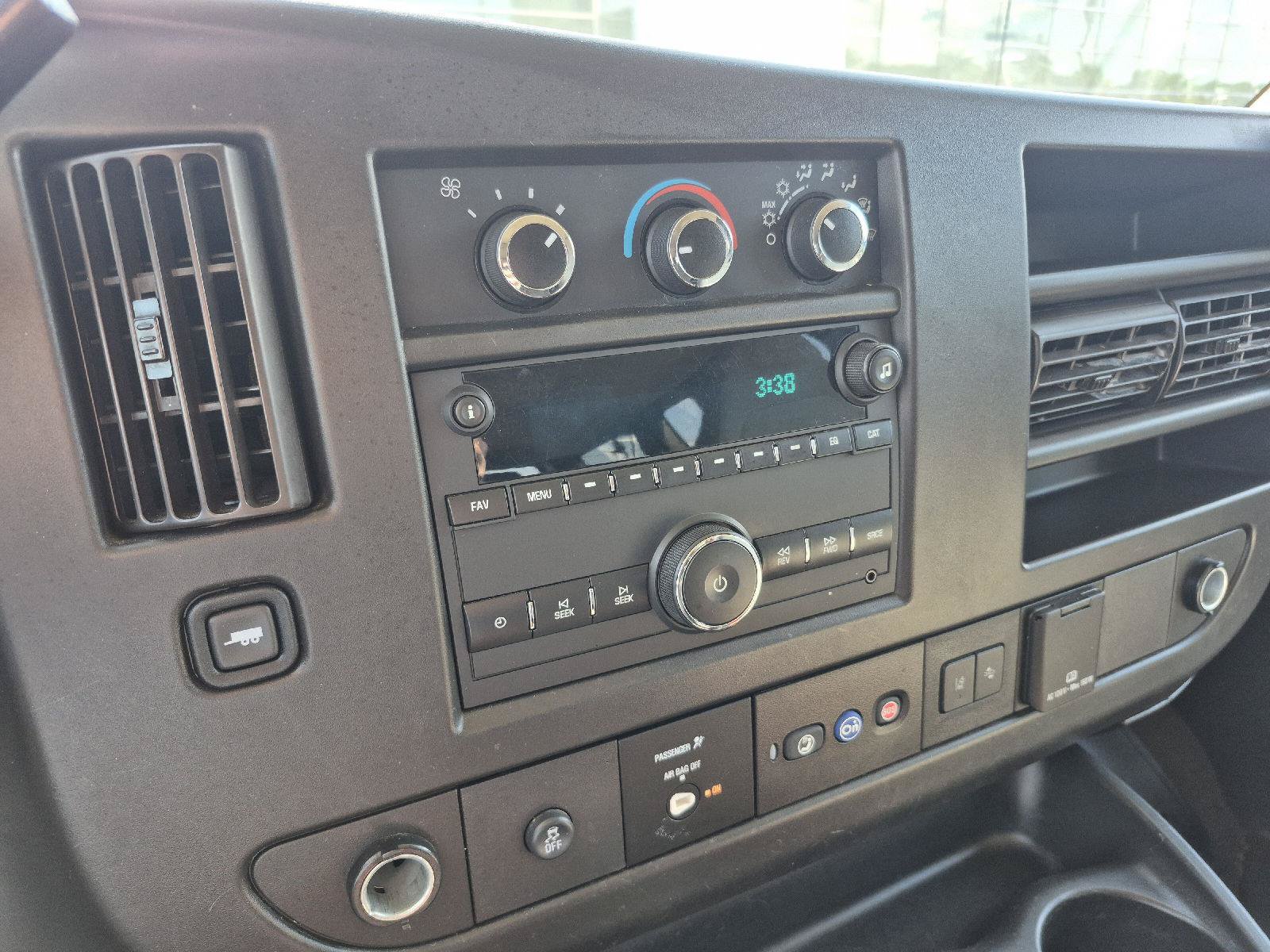 Used 2021 Chevrolet Express 2500 LT w/ LT Preferred Equipment Group RWD image 3