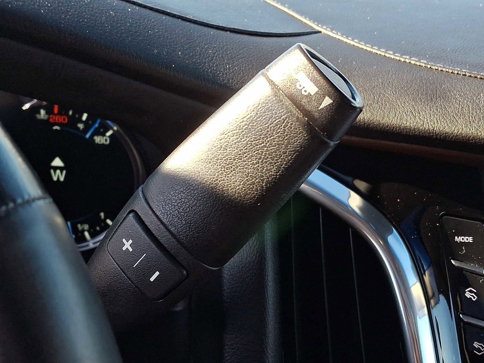 Used 2017 Cadillac Escalade Premium Luxury image 15