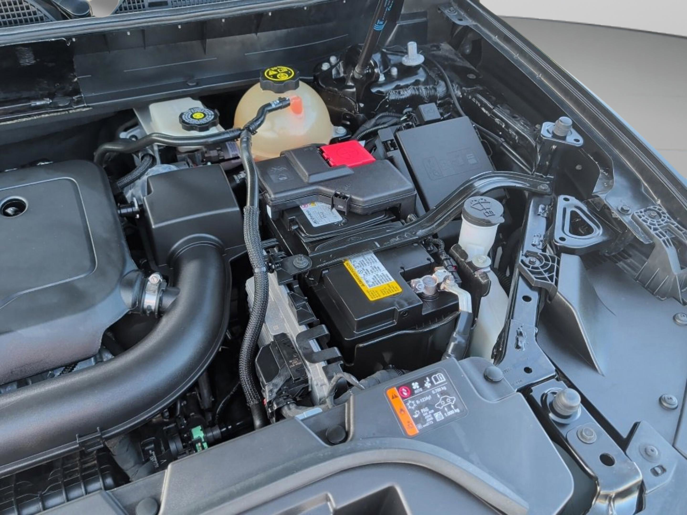 Used 2023 GMC Acadia SLE image 17