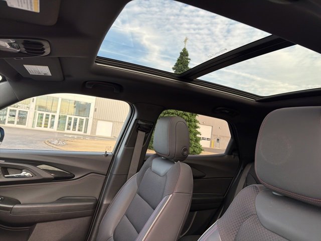 Used 2023 Chevrolet TrailBlazer RS w/ Sun and Liftgate Package image 16