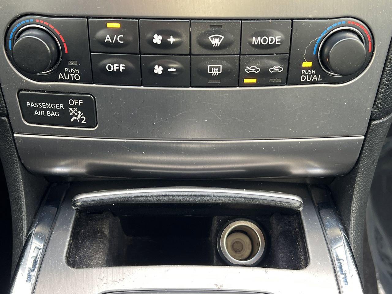 Used 2013 INFINITI G37 x w/ Premium Pkg image 9