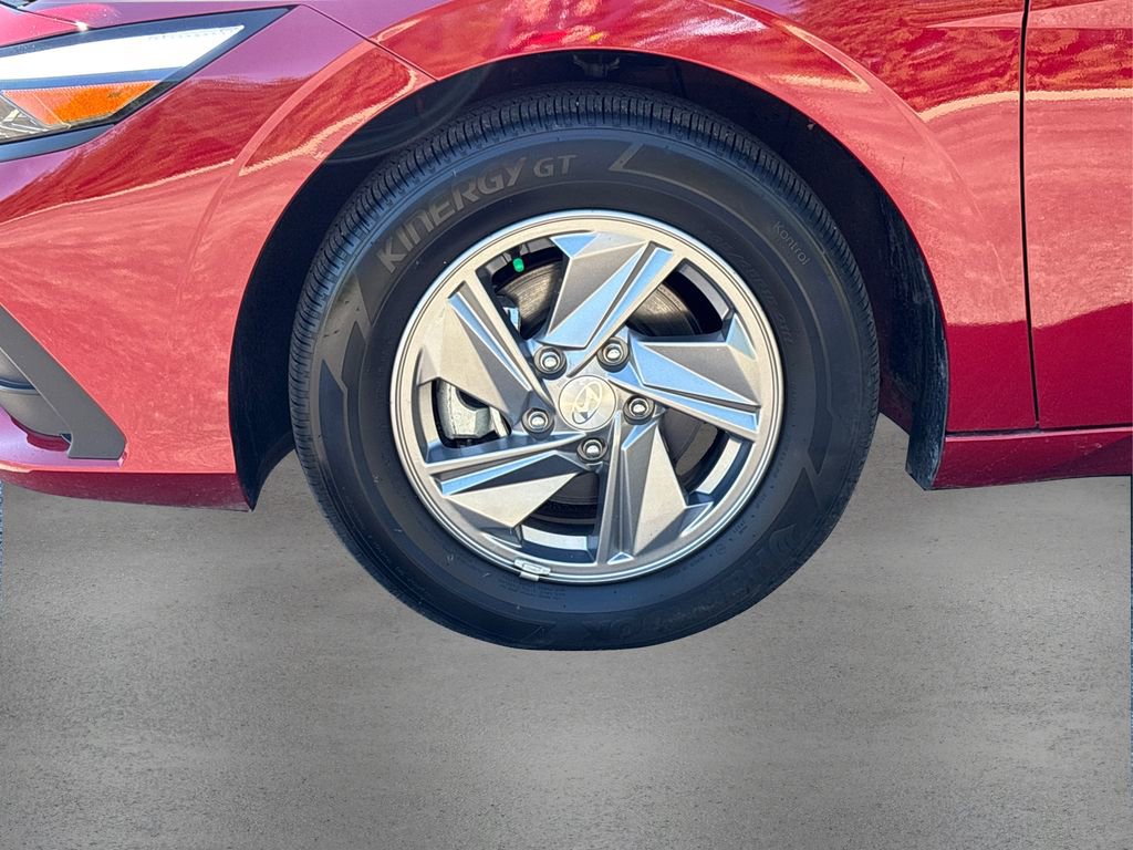 Certified 2025 Hyundai Elantra SE w/ Cargo Package image 14