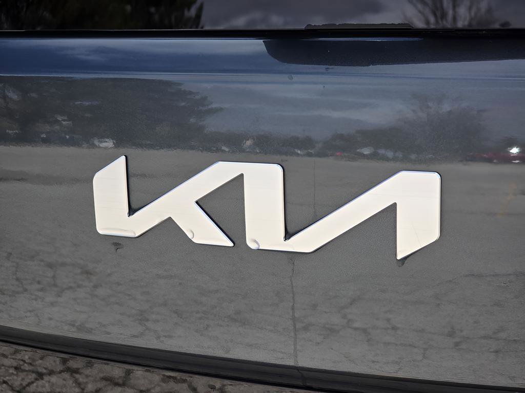 Used 2025 Kia Soul LX FWD image 13