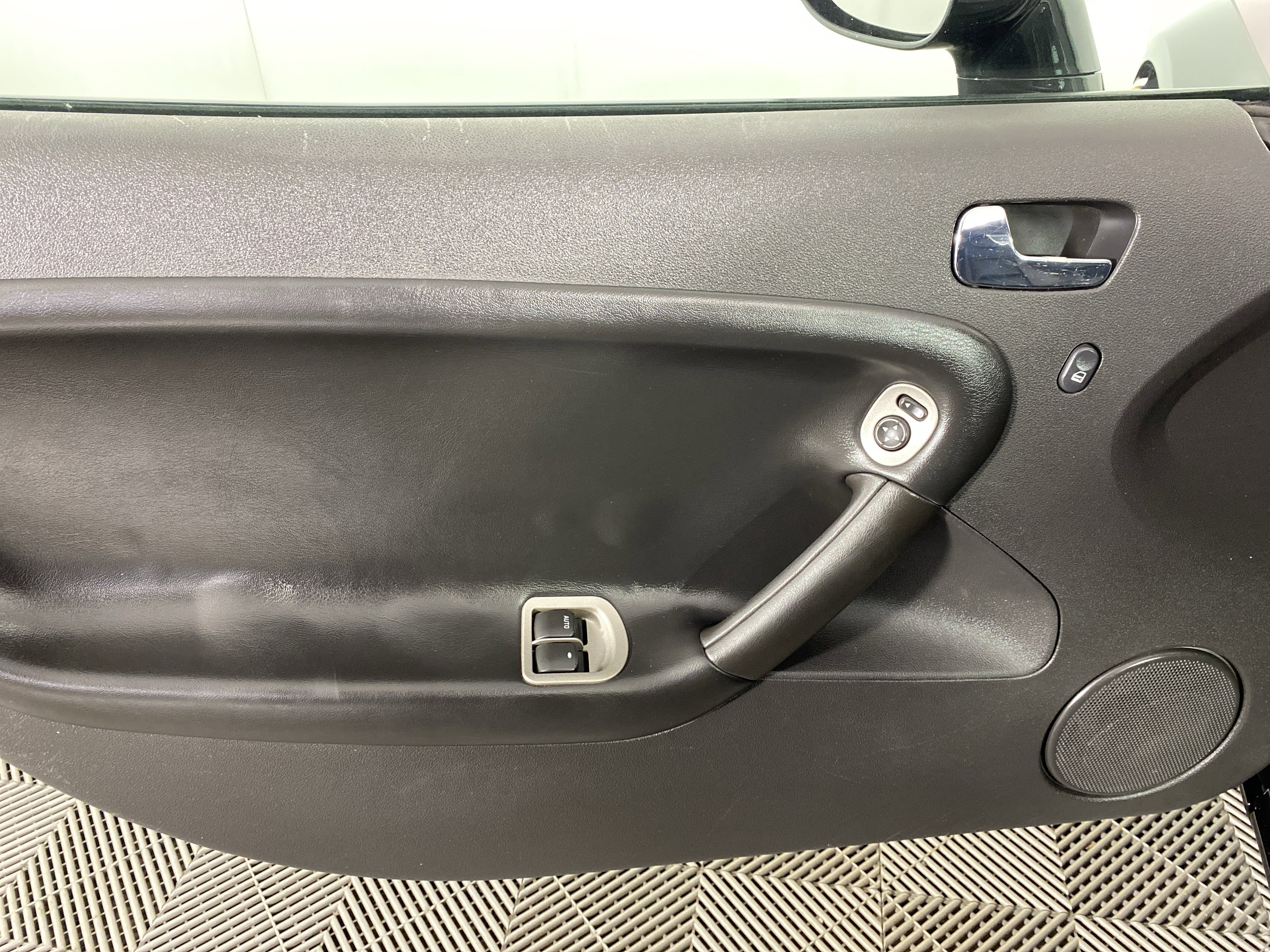 Used 2008 Pontiac Solstice GXP w/ Premium Package image 10