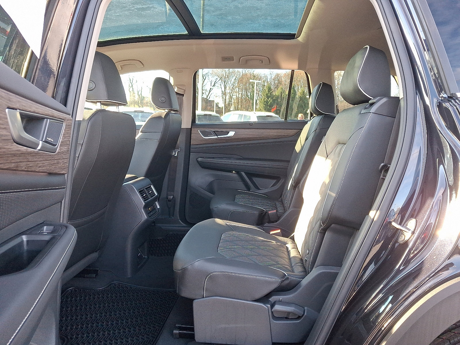 New 2025 Volkswagen Atlas SEL Premium R-Line image 6