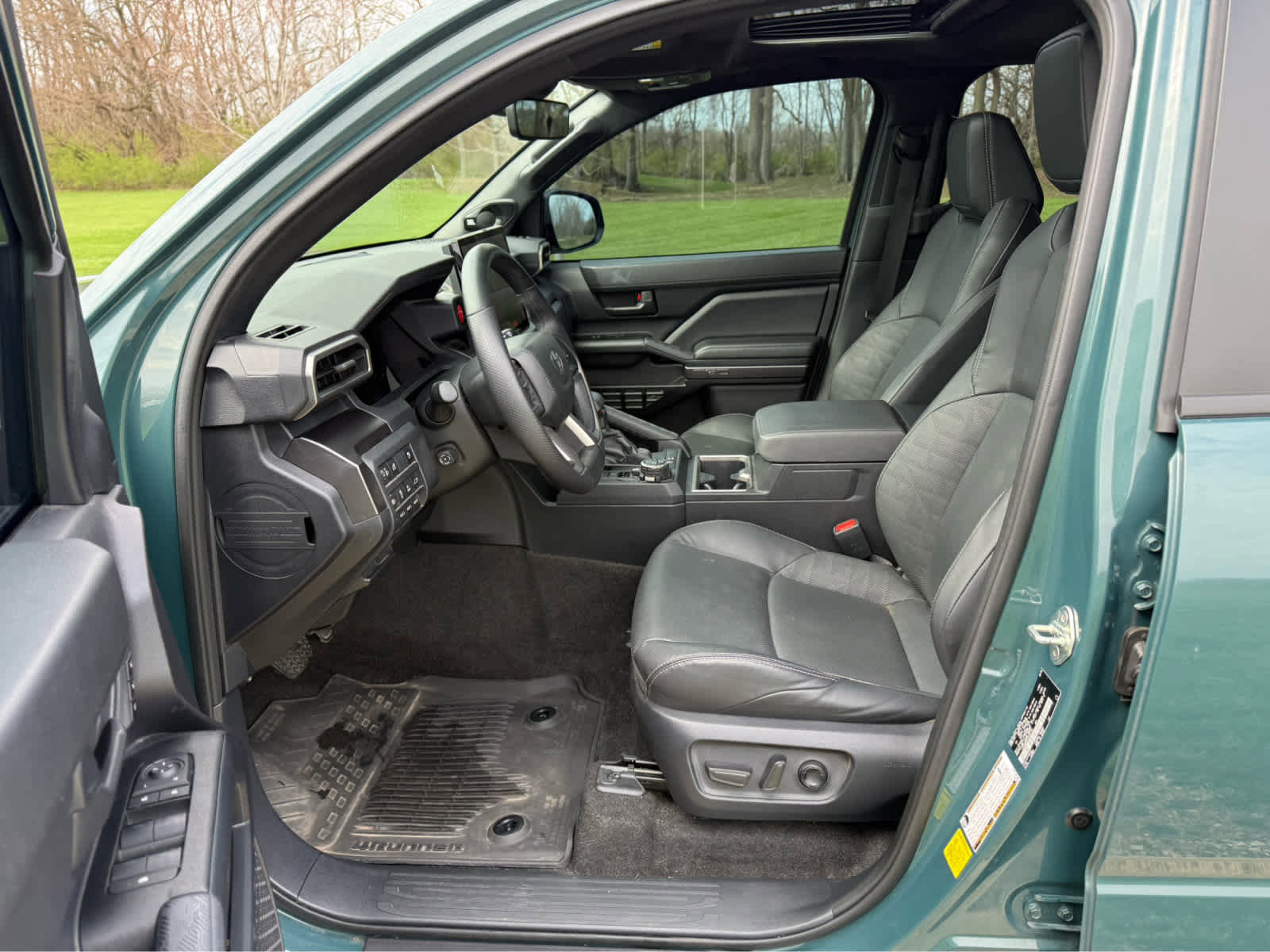 Used 2025 Toyota 4Runner TRD Off-Road Premium AWD/4WD image 10