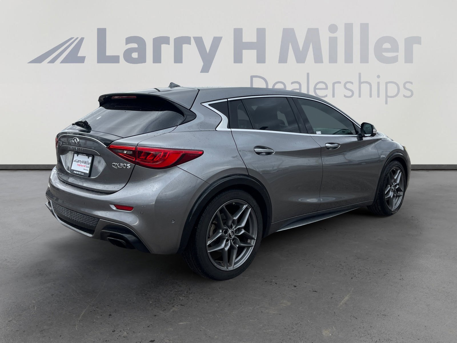 Used 2017 INFINITI QX30 Sport w/ Sport Leather Package image 5