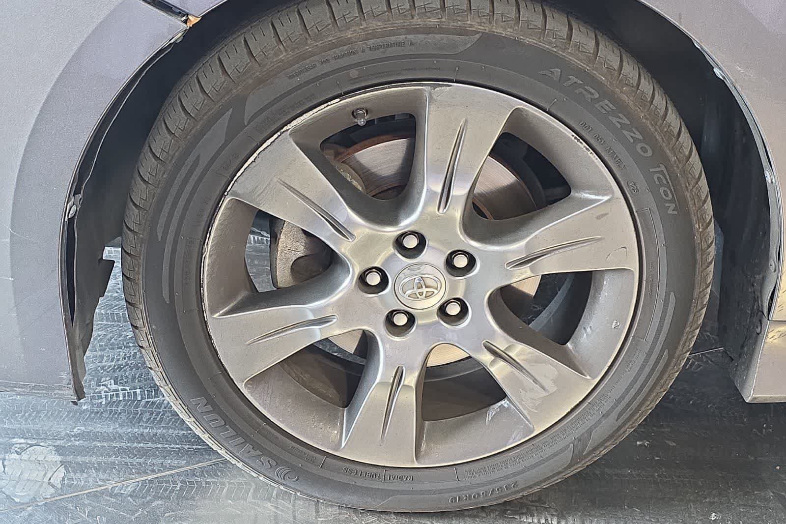 Used 2015 Toyota Sienna SE w/ SE Preferred Package FWD image 12