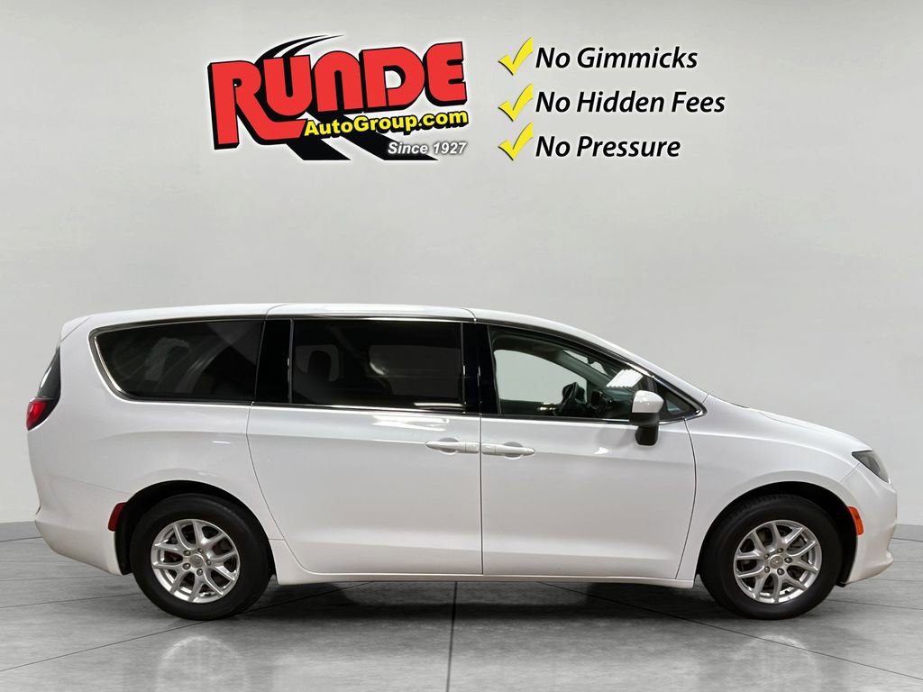 Used 2020 Chrysler Voyager LX FWD image 6