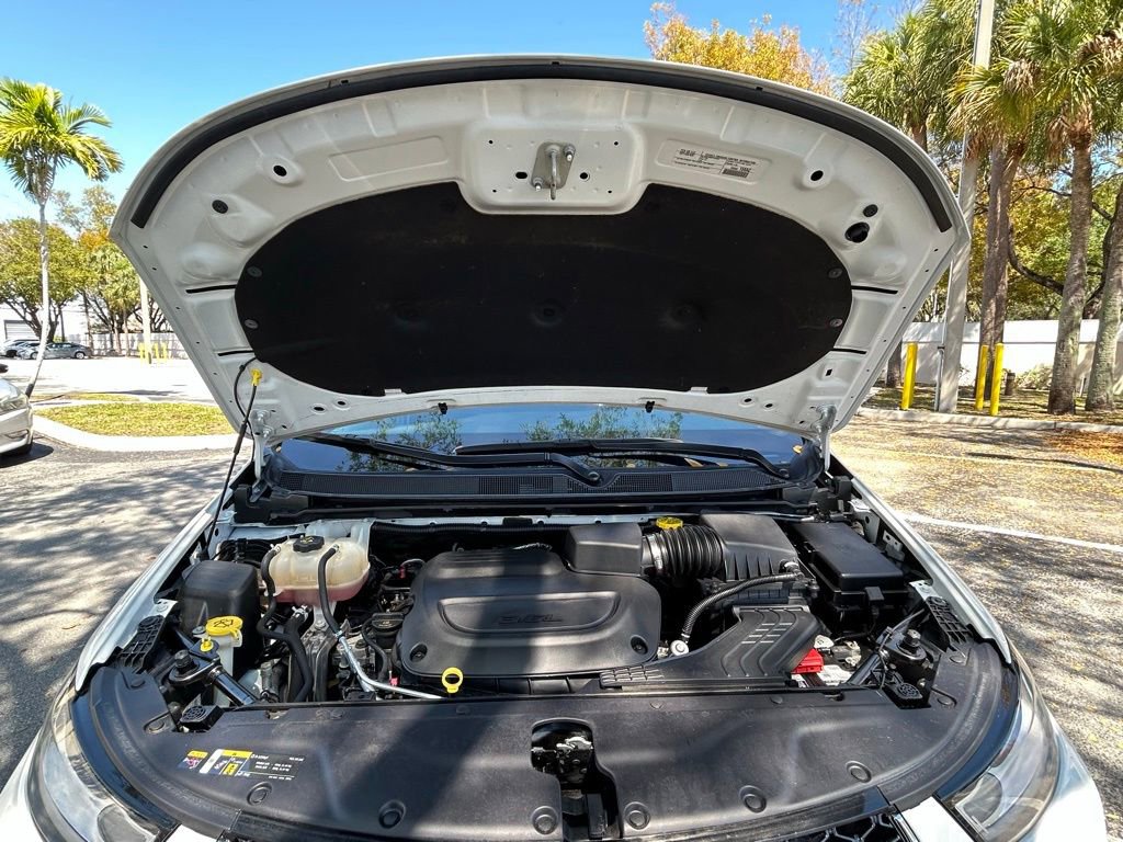 Used 2023 Chrysler Pacifica Touring-L image 29