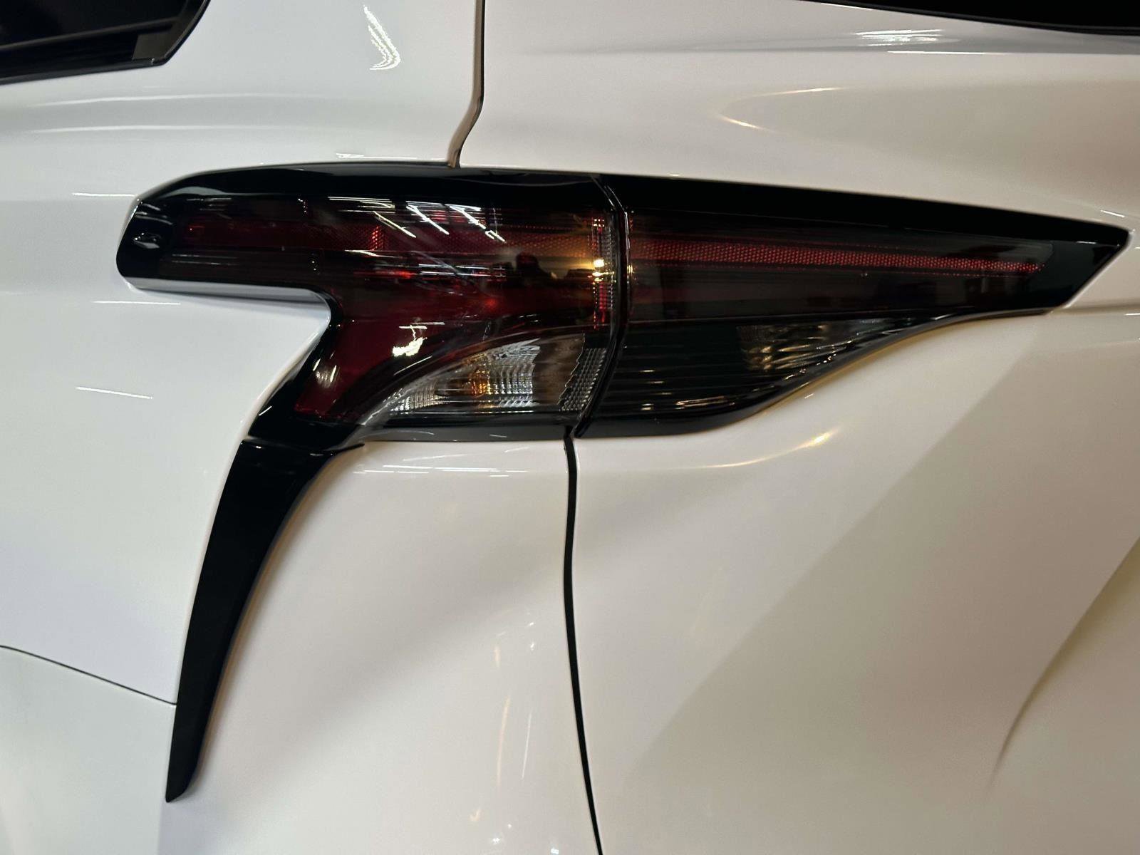 Used 2025 Toyota Sienna LE image 11